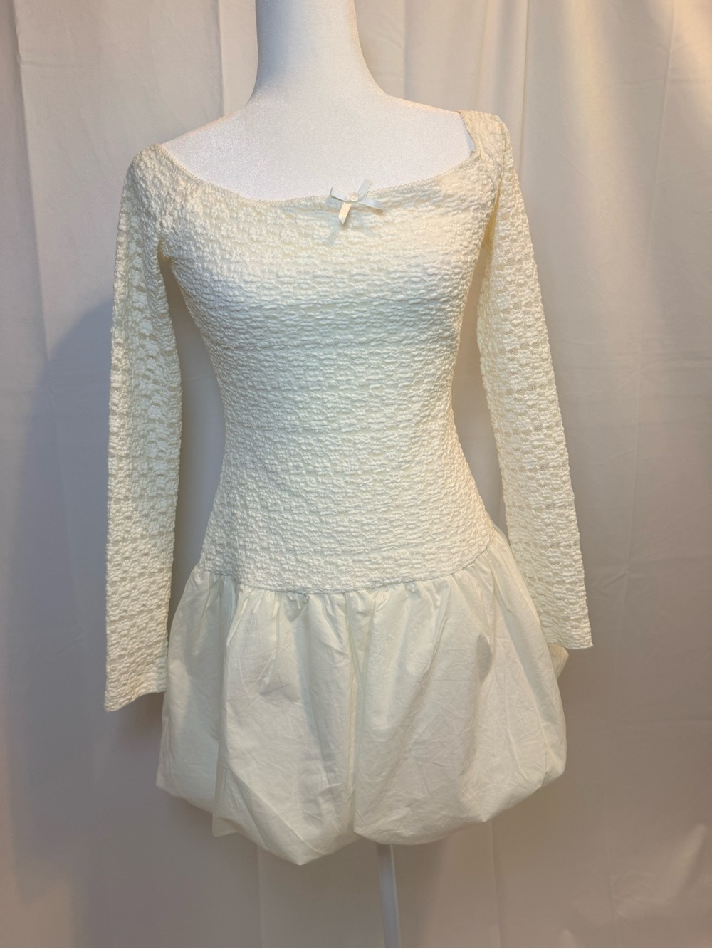 NWT ASTR size Medium Cream Long-Sleeve Bubble Hem mini Dress